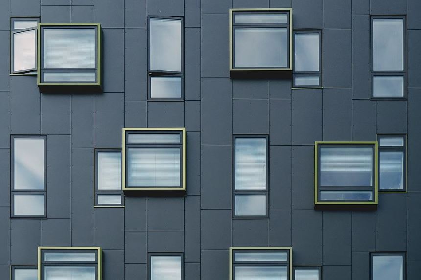 Rolety okienne solarne – idealny wybór dla istniejących już budynków!