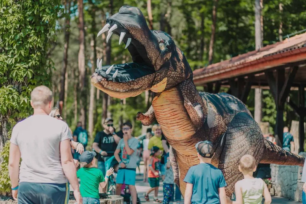 Niezapomniana podróż w czasy dinozaurów – najlepsze miejsca w Polsce dla uczniów