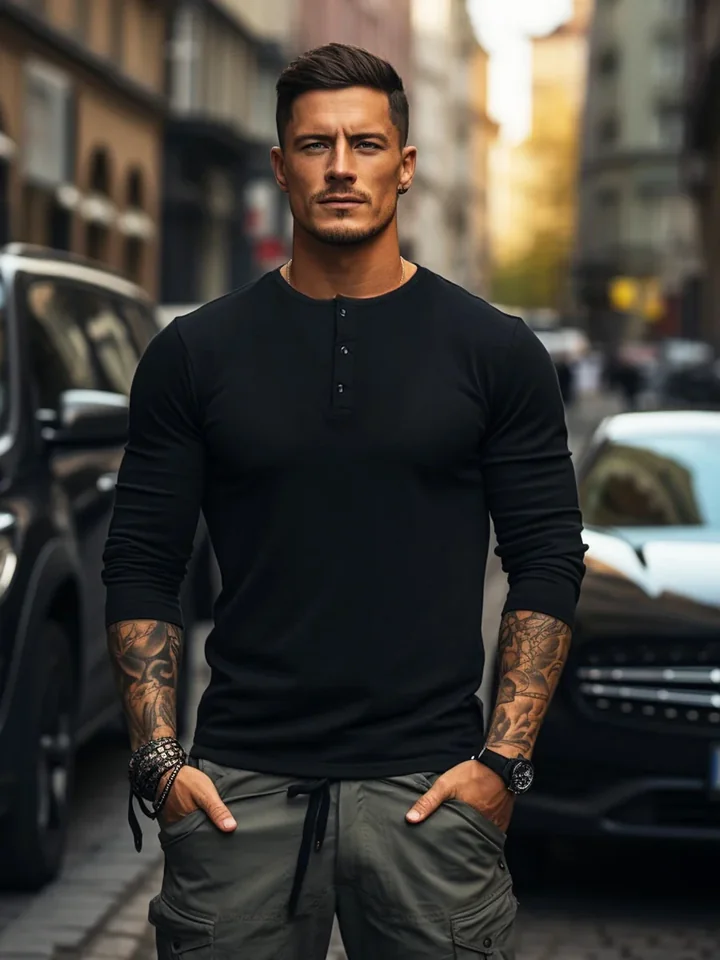 Czarna męska bluza longsleeve to uniwersalny model idealny jako baza do różnych stylówek