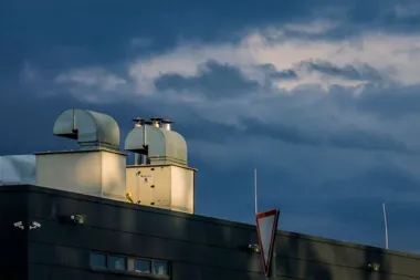 Anemostaty w systemach wentylacyjnych – jak wpływają na komfort użytkowników?