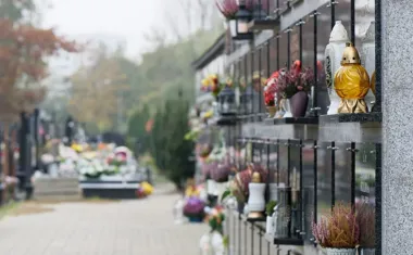 Jakie zasady obowiązują na cmentarzu komunalnym w Lublińcu? Regulamin, który warto znać