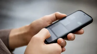 Fałszywy bank w skrzynce i SMS po zakupach. Policja ostrzega