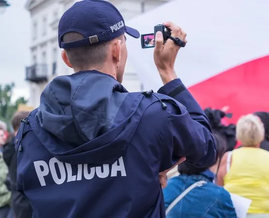 Policjanci i Strażnicy Ochrony Kolei dbają o bezpieczeństwo na przejazdach w Lublińcu