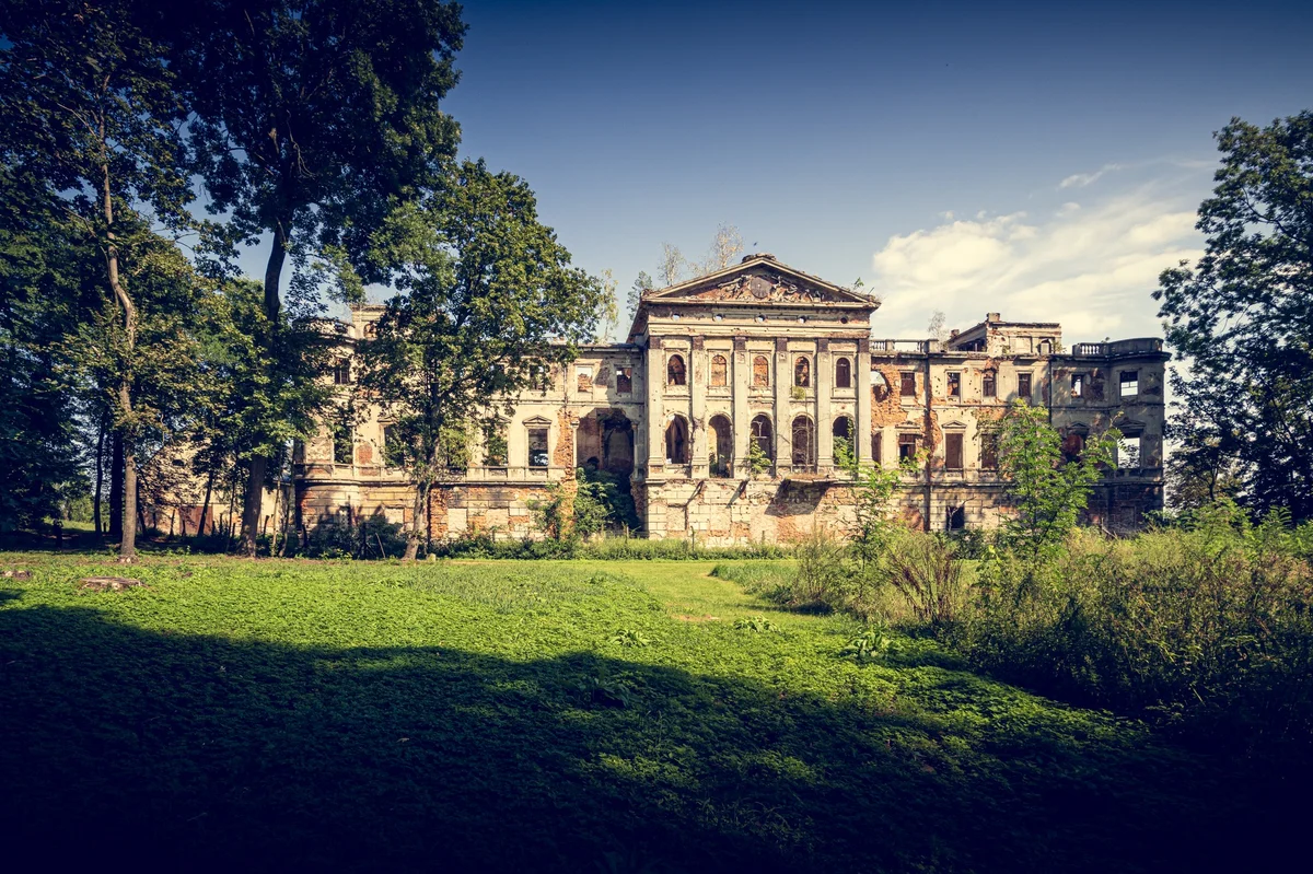 Grafika promocyjna wydarzenia Warsztaty fotograficzne w opuszczonych zamkach i pałacach Górnego Śląska