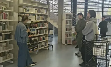 Biblioteka od kuchni i akwarelowe zakładki - lubliniecka młodzież odkrywa skarby