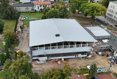 Nowy dach, trybuny i szatnie. Duża przebudowa hali przy SP nr 1