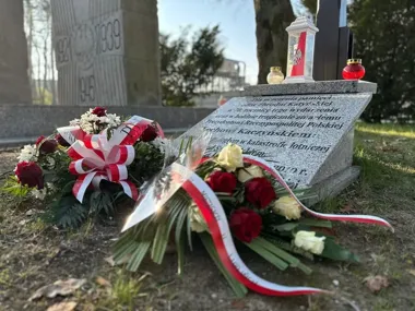 W Lublińcu zapalono znicz w rocznicę smoleńskiej tragedii