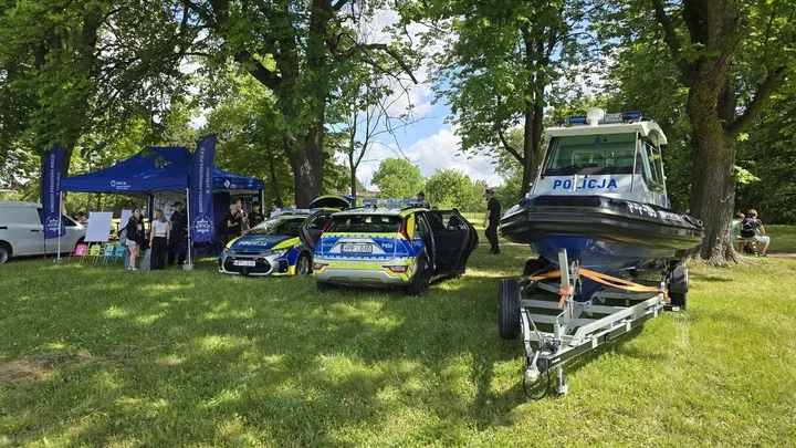 W Koszęcinie dzieci zobaczyły sprzęt, którego na co dzień używają mundurowi