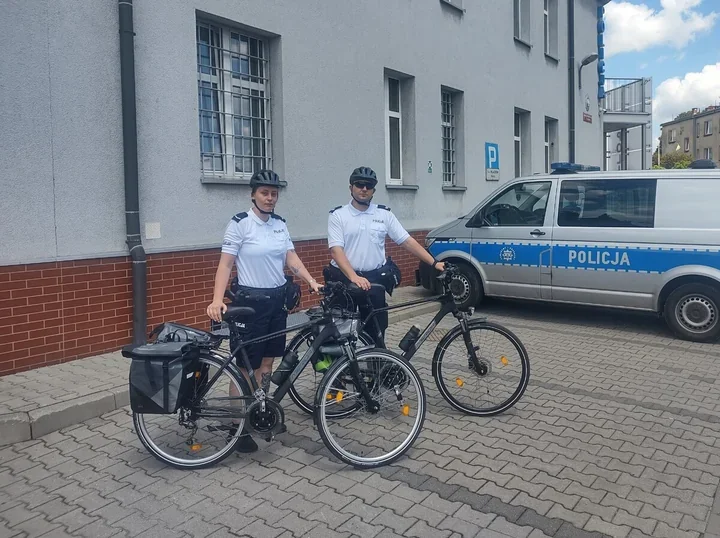 Policyjny patrol rowerowy w Lublińcu wychodzi tam, gdzie auta nie dojadą