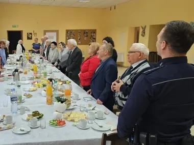 W Panoszowie policyjna wizyta zamieniła świąteczne spotkanie w rozmowę o bezpieczeństwie