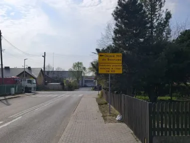 Kierowcy ignorują zakaz w Herbach - przy remoncie przejazdu robi się niebezpiecznie