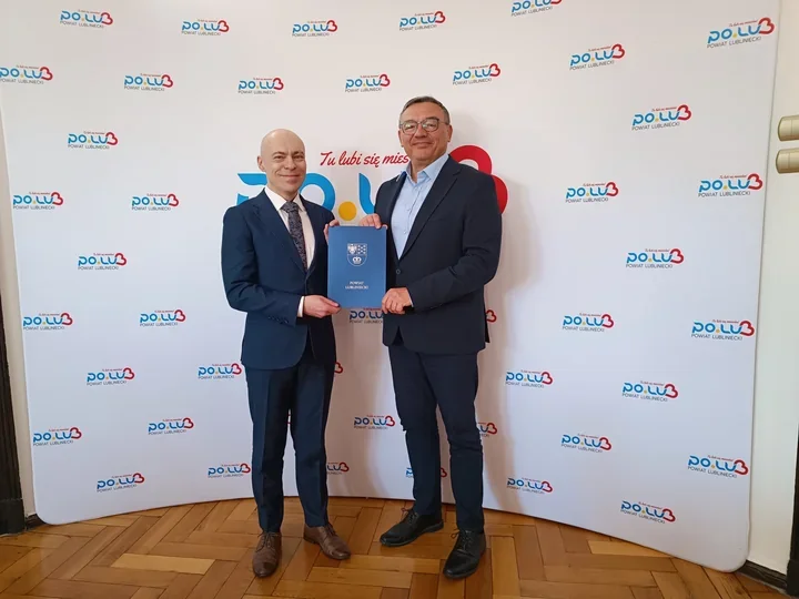 Dyrektor Adam Ożarowski zostaje na kolejne pięć lat w Zespole Szkół Nr 1