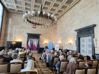 Jak mówić o starości bez dystansu i stereotypów, by nie gubić szacunku
